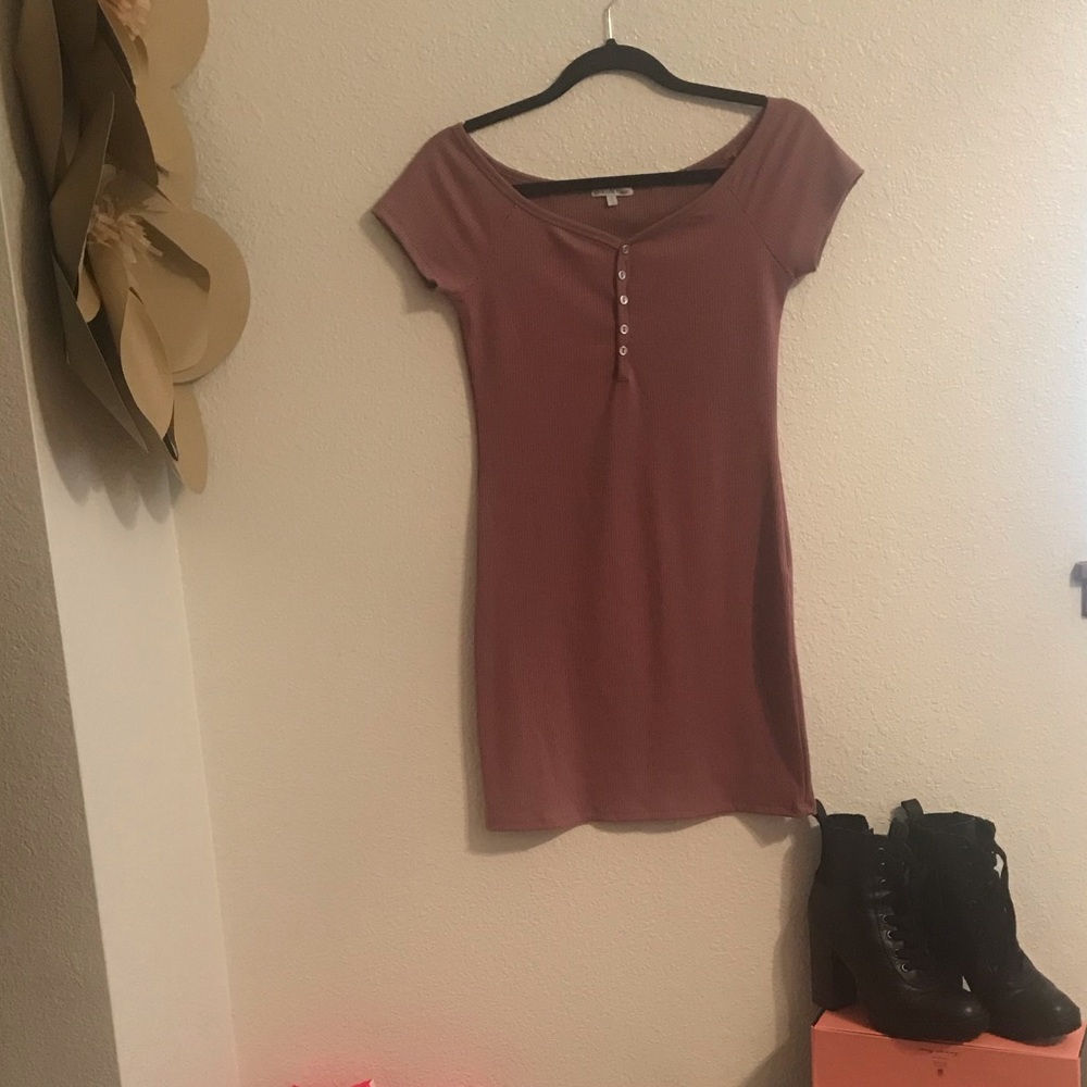 Dusty pink off shoulder dress 💓